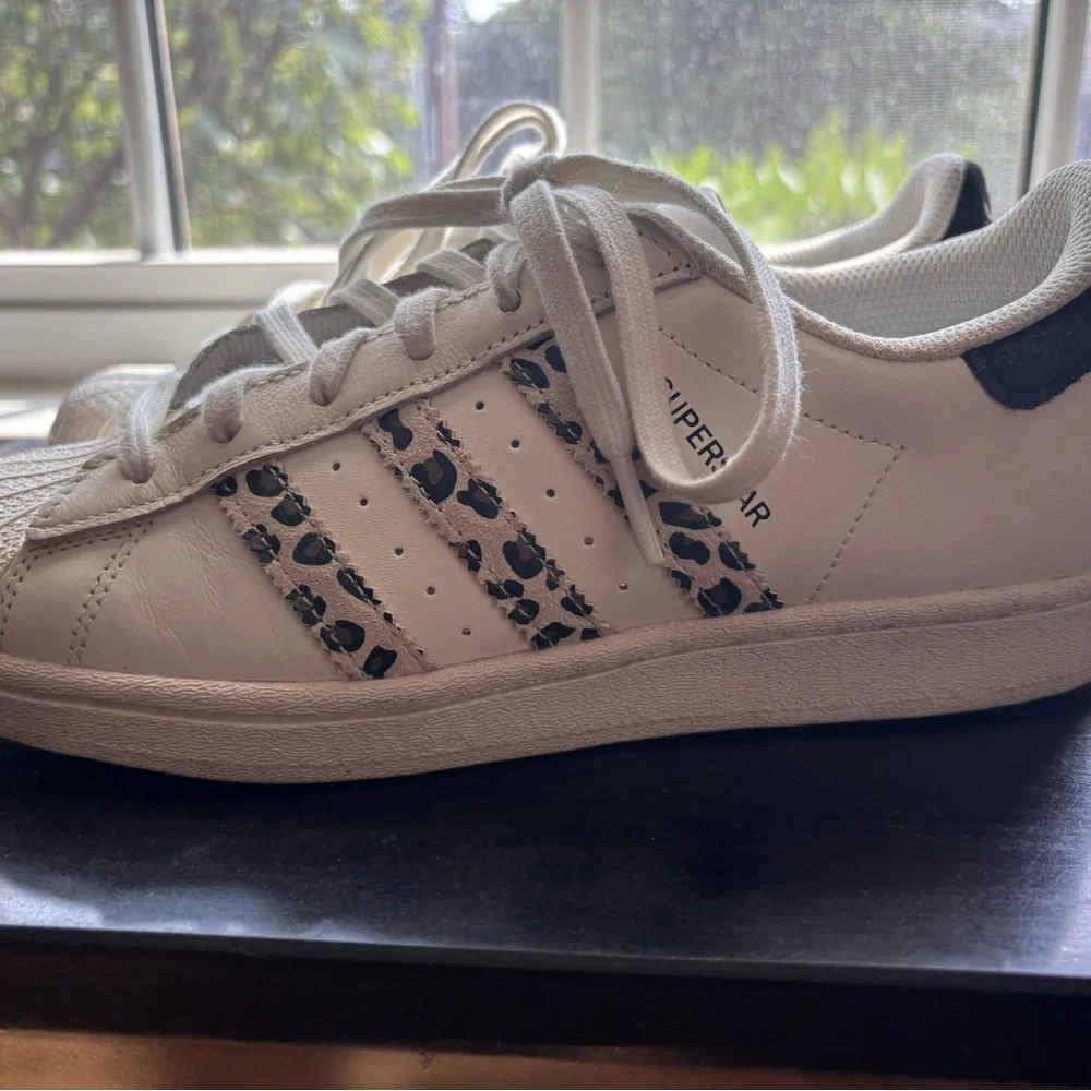 Women's Sneakers - White and Leopard Print - Picture 2 of 5
